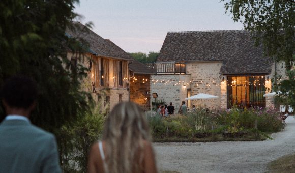 La Fontaine du Dy : un mariage comme à la maison. La Fontaine du Dy : un mariage comme à la maison.